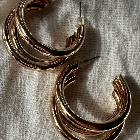 ✨Elegant Gold Hoop Earrings - Picture 2 of 3